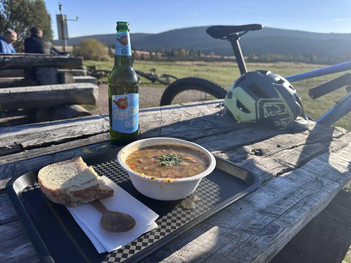 Obézní člověk si pořídil karbonový bio hardtail.